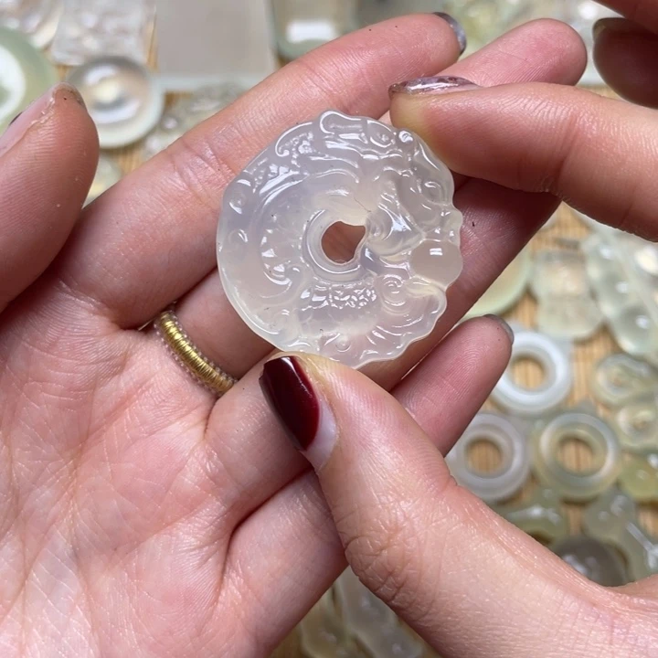 蛇纹石玉颈饰未镶嵌