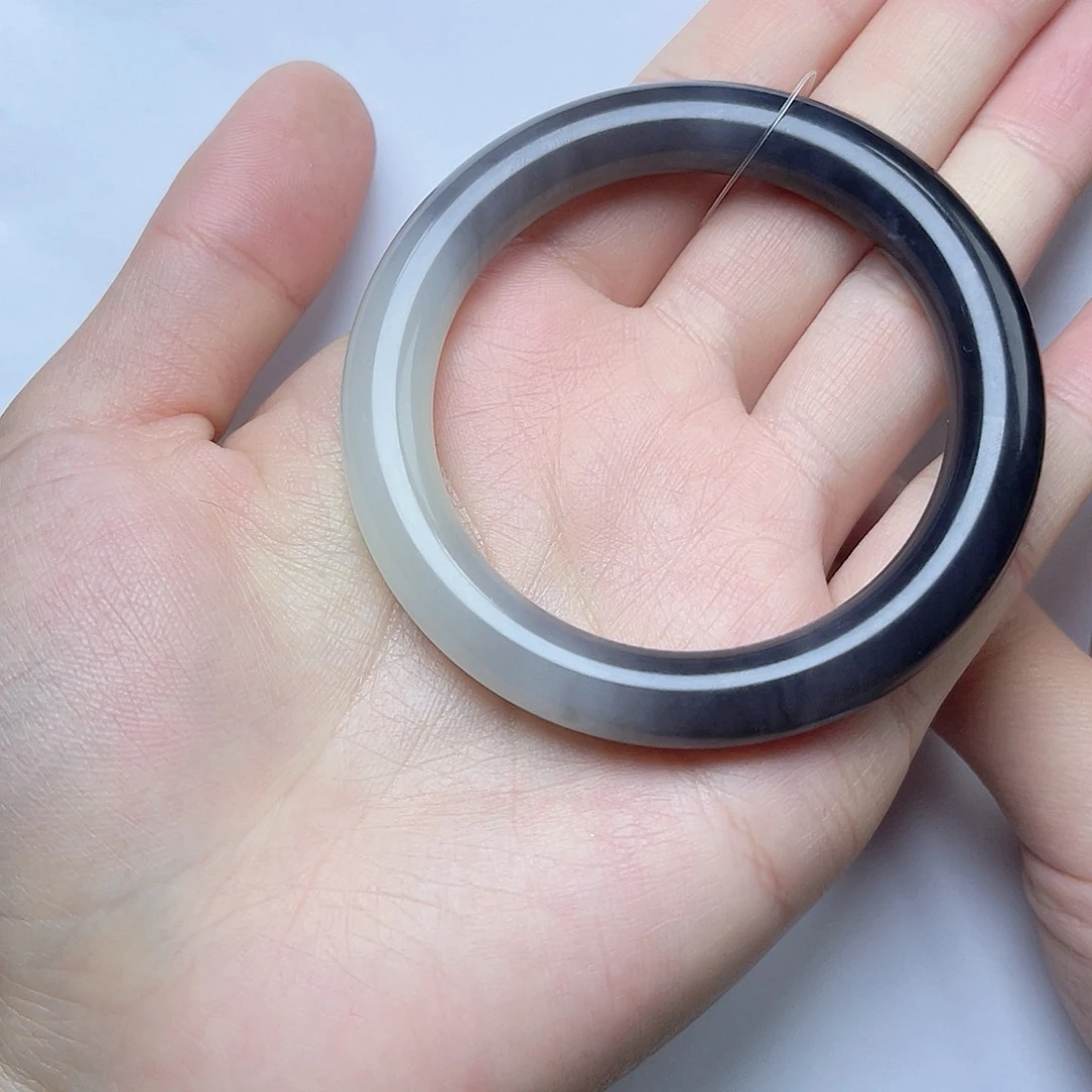 和田玉手镯54圈口。k k未镶嵌