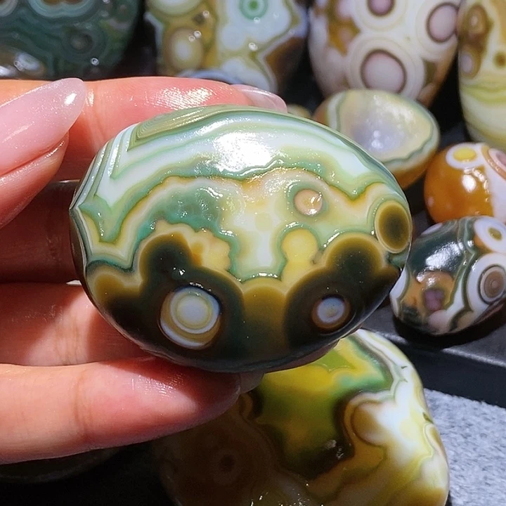 玛瑙/玉髓未镶嵌珠宝奇石40