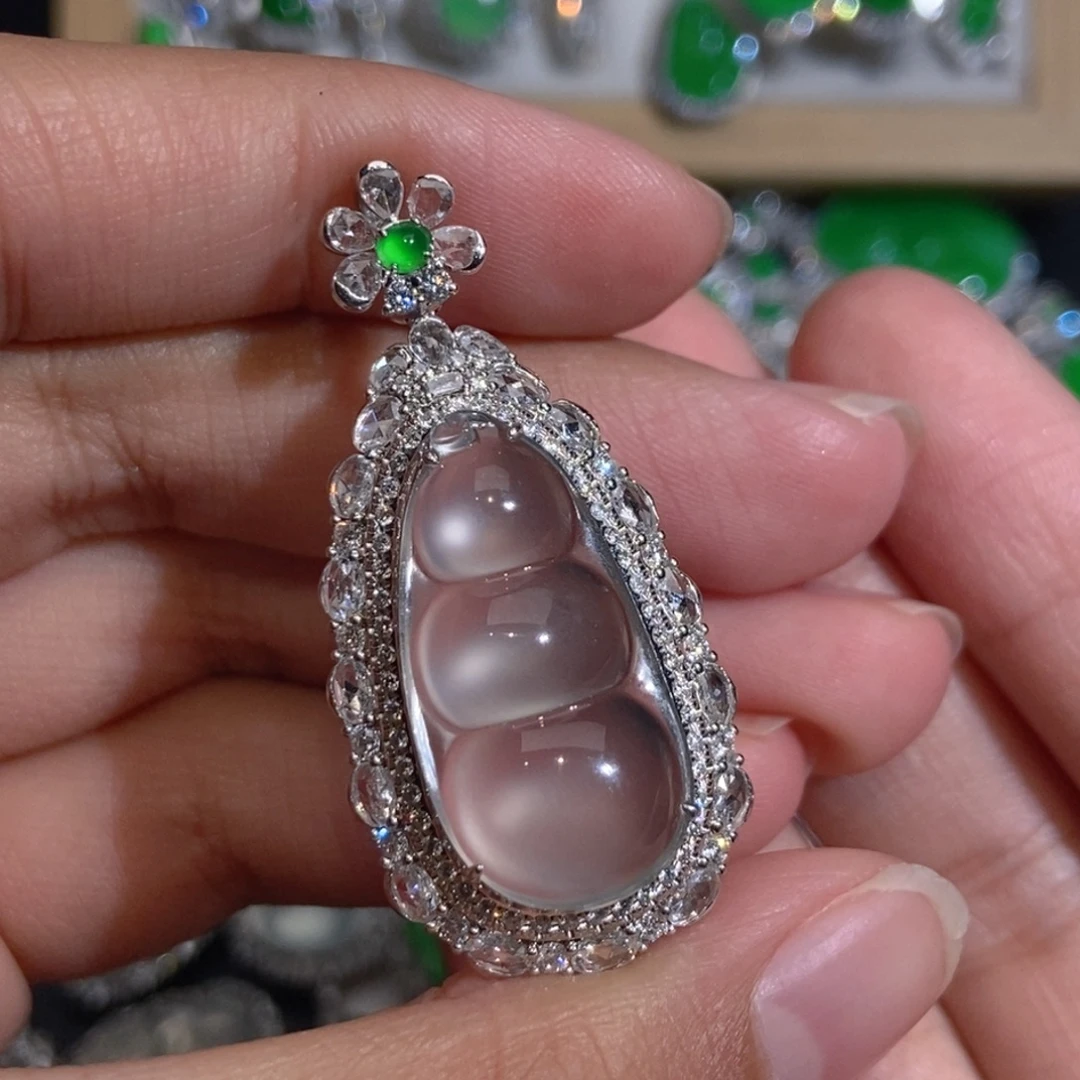 翡翠18K金镶嵌颈饰天然缅甸A货翡翠