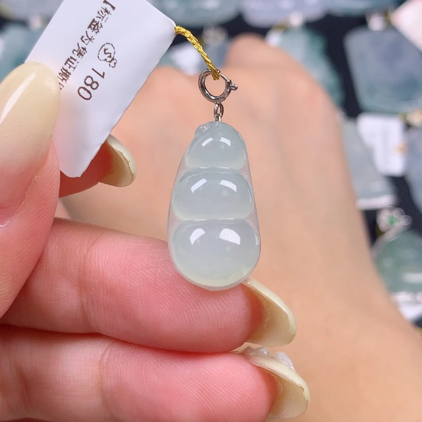 【闪购商品】翡翠18K金镶嵌颈饰豆子