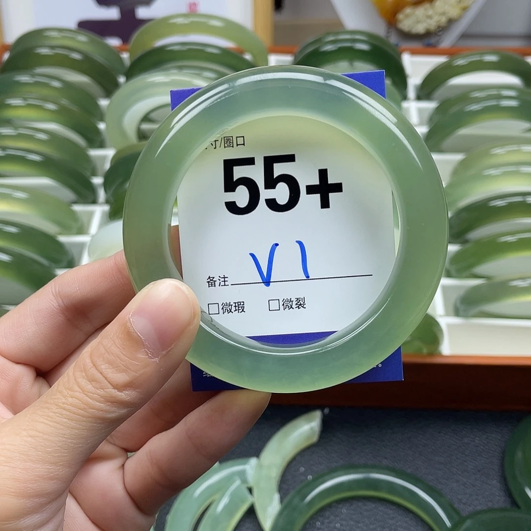 蛇纹石玉手镯未镶嵌