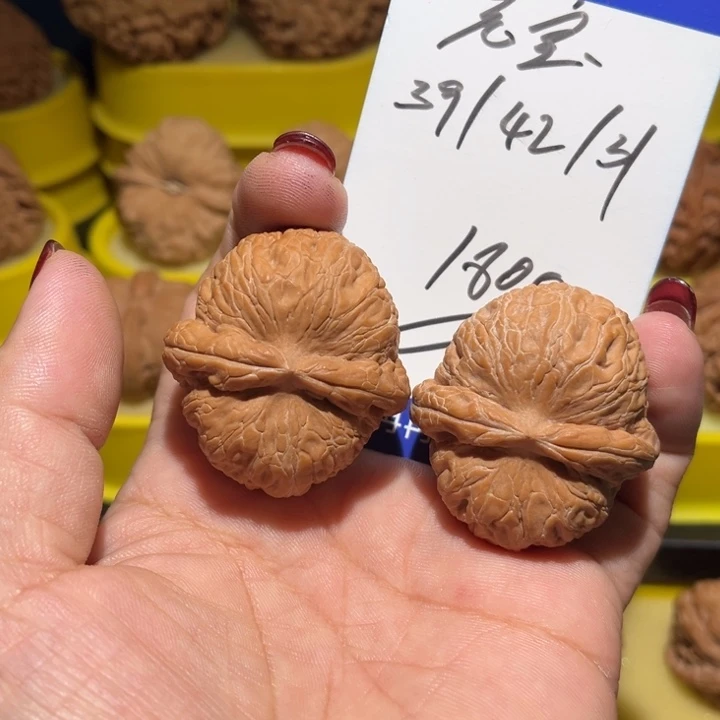 吊坠桃核也不全品