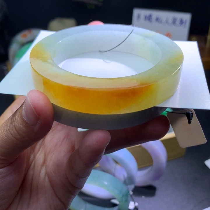 定制翡翠未镶嵌翡翠手镯