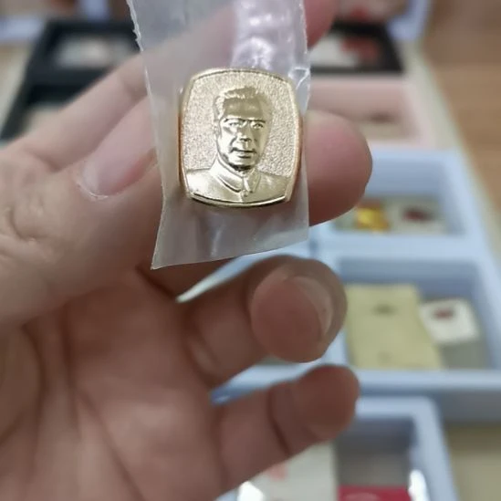 其他普通金属原光原袋红藏纪念章1枚