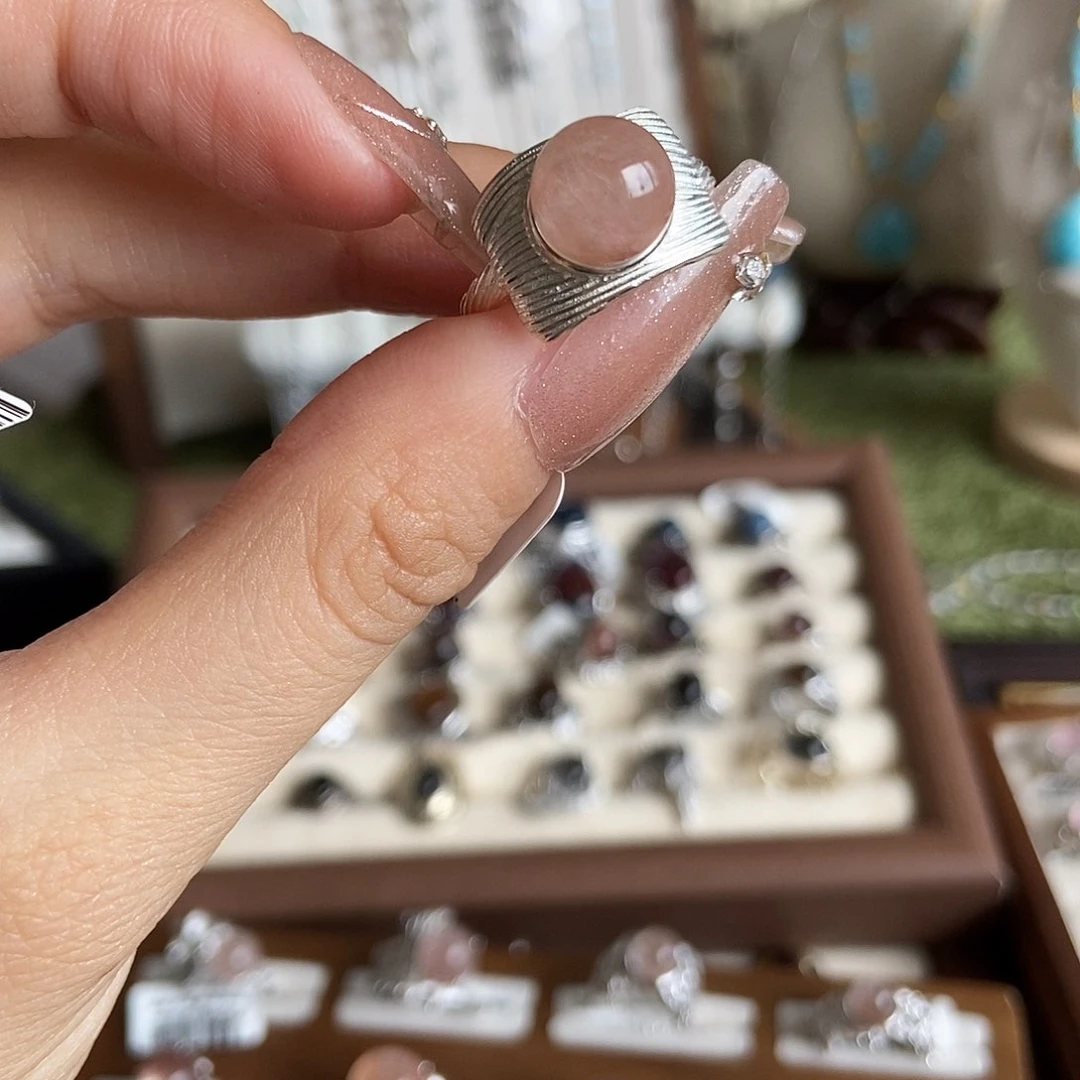 南***万水晶戒指银S925镶嵌粉兔毛方片