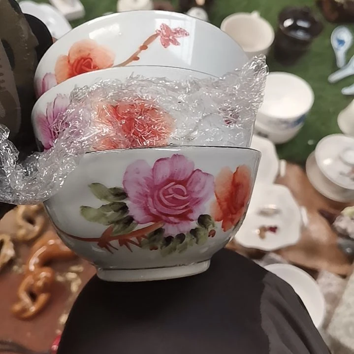 摆件，烧制问题都是正常的6号。碗里面有黑点多。