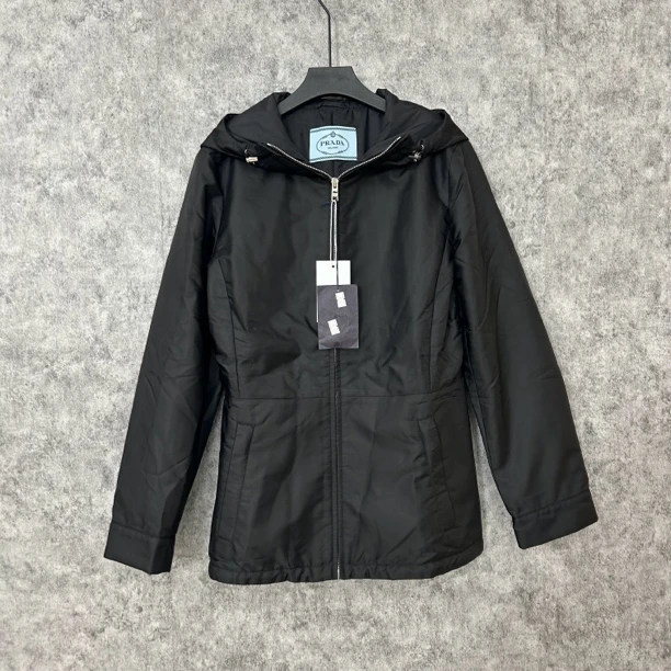 未使用 Prada/普拉达 黑色连帽棉服外套