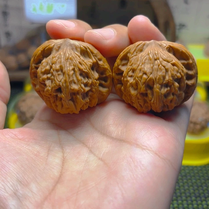 文玩核桃吊坠狮虎兽