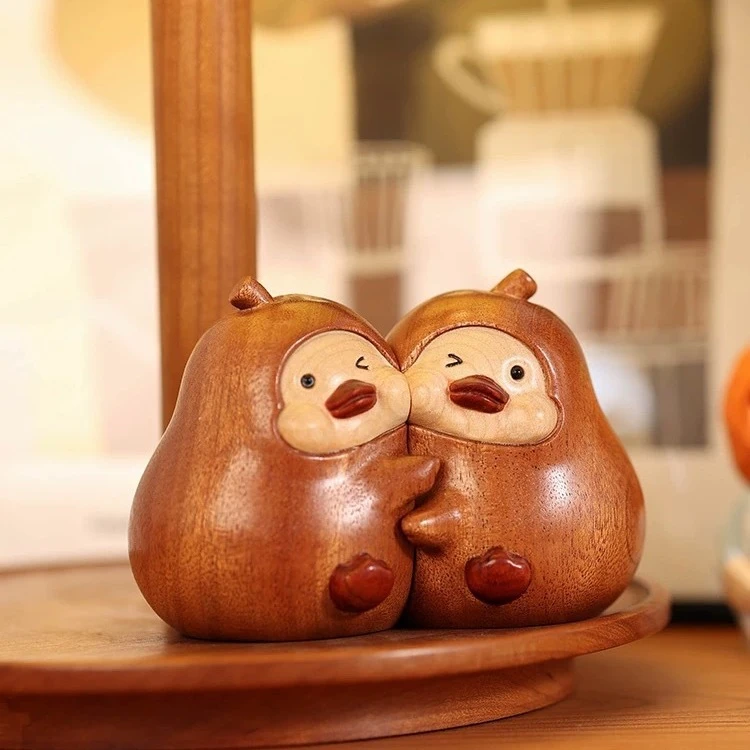 实木抱抱梨摆件创意可爱家居桌面摆饰可拆解磁吸抱抱梨摆件
