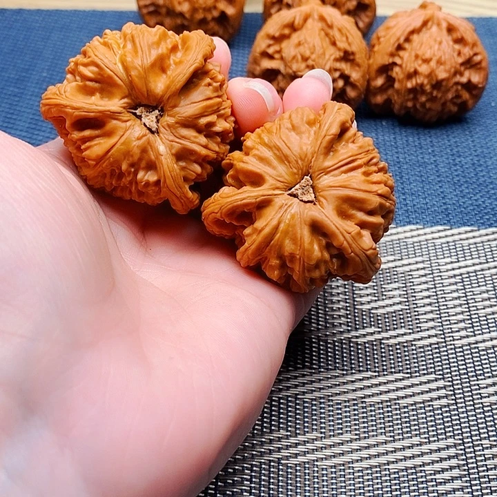 定***被文玩核桃吊坠三棱