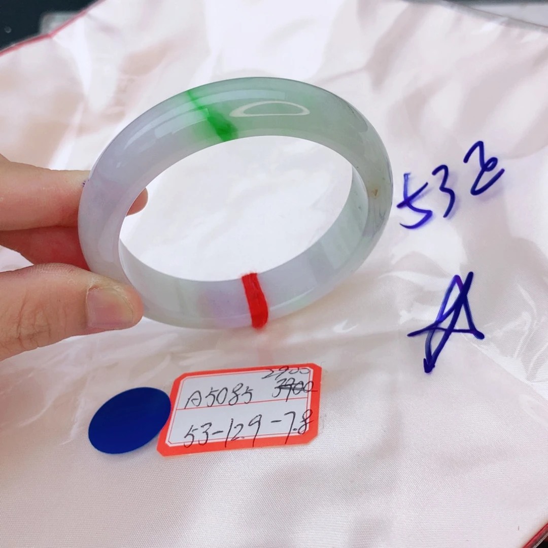 翡翠手镯未镶嵌翡翠