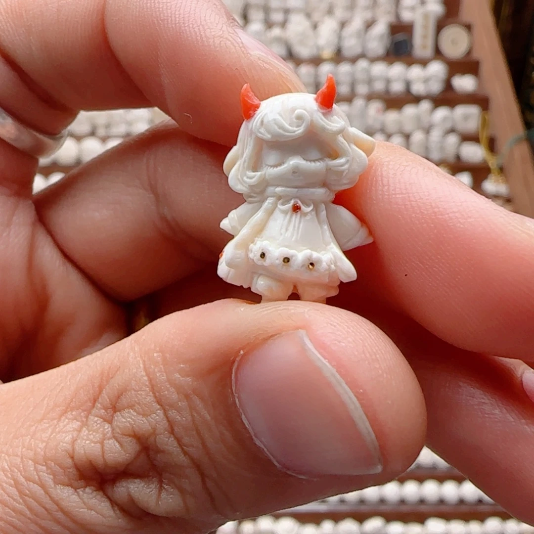 ****u猛犸象牙其他红角娃娃站立