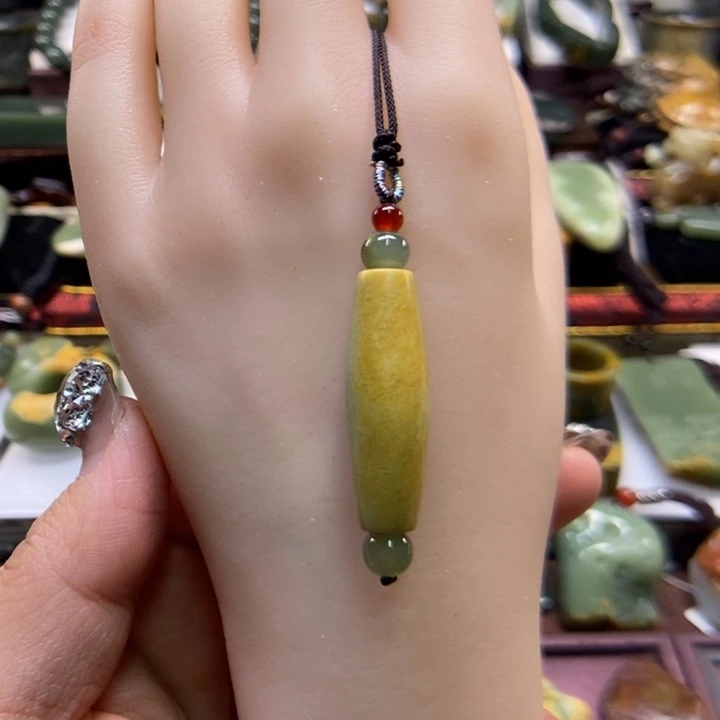 吊坠(赠链)未镶嵌岫岩河磨玉（透闪石质玉）