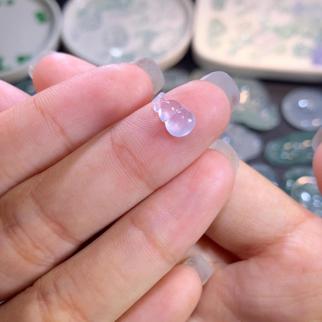 翡翠裸石未镶嵌高冰葫芦