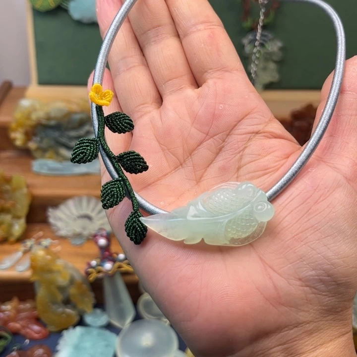 蛇纹石玉合金吊坠