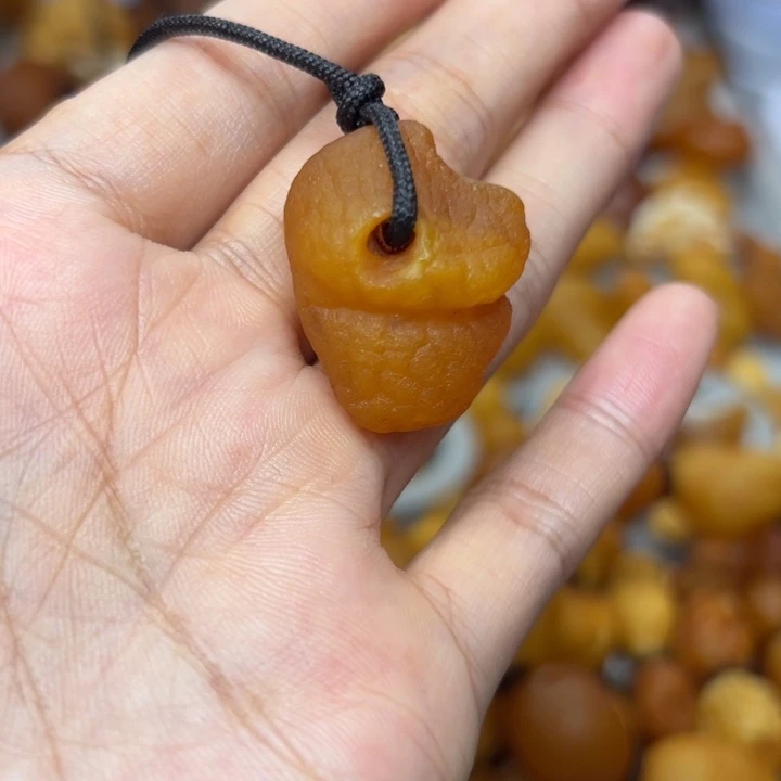 琥珀未镶嵌裸石天然蜜蜡
