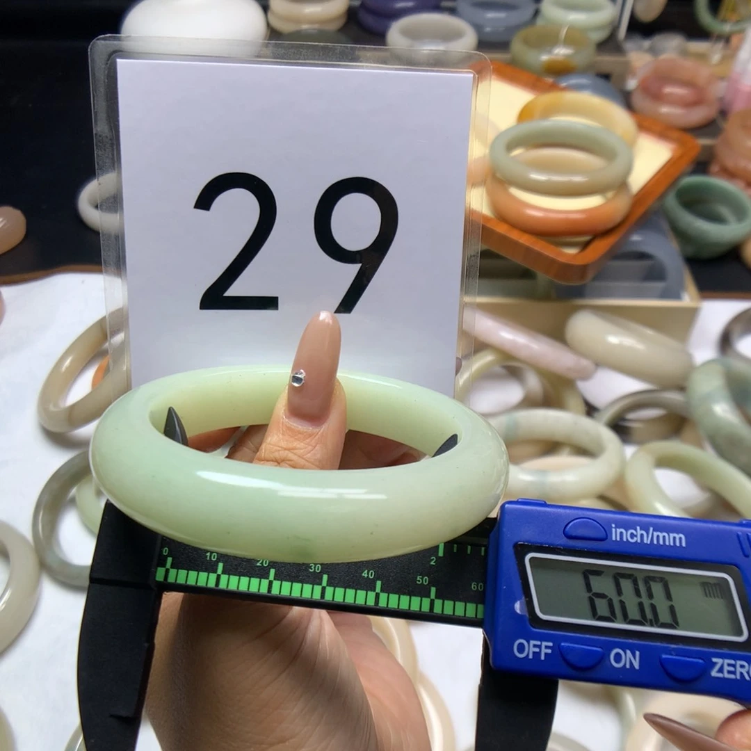 石英岩玉手镯未镶嵌