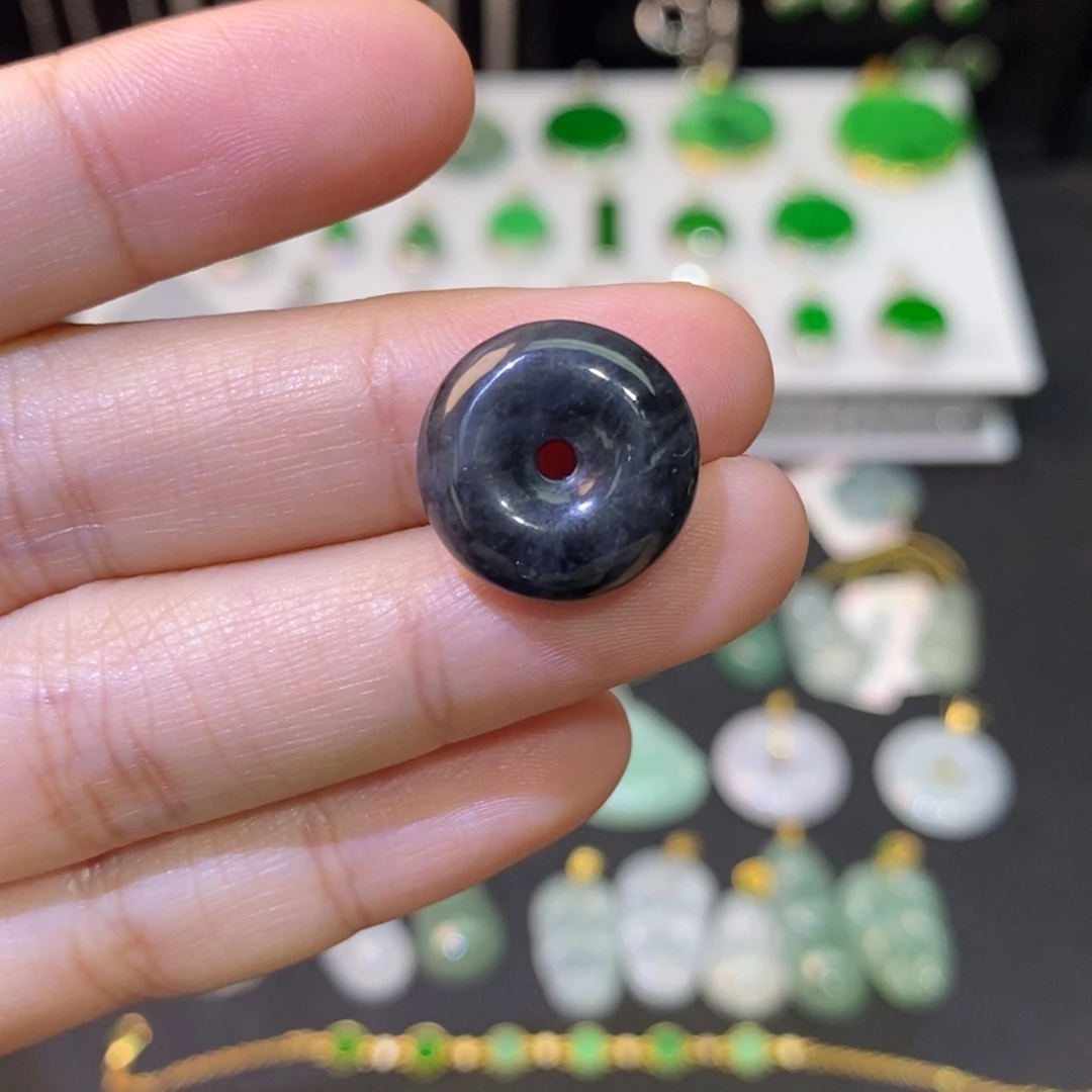 翡翠未镶嵌颈饰有纹裂能接受拍