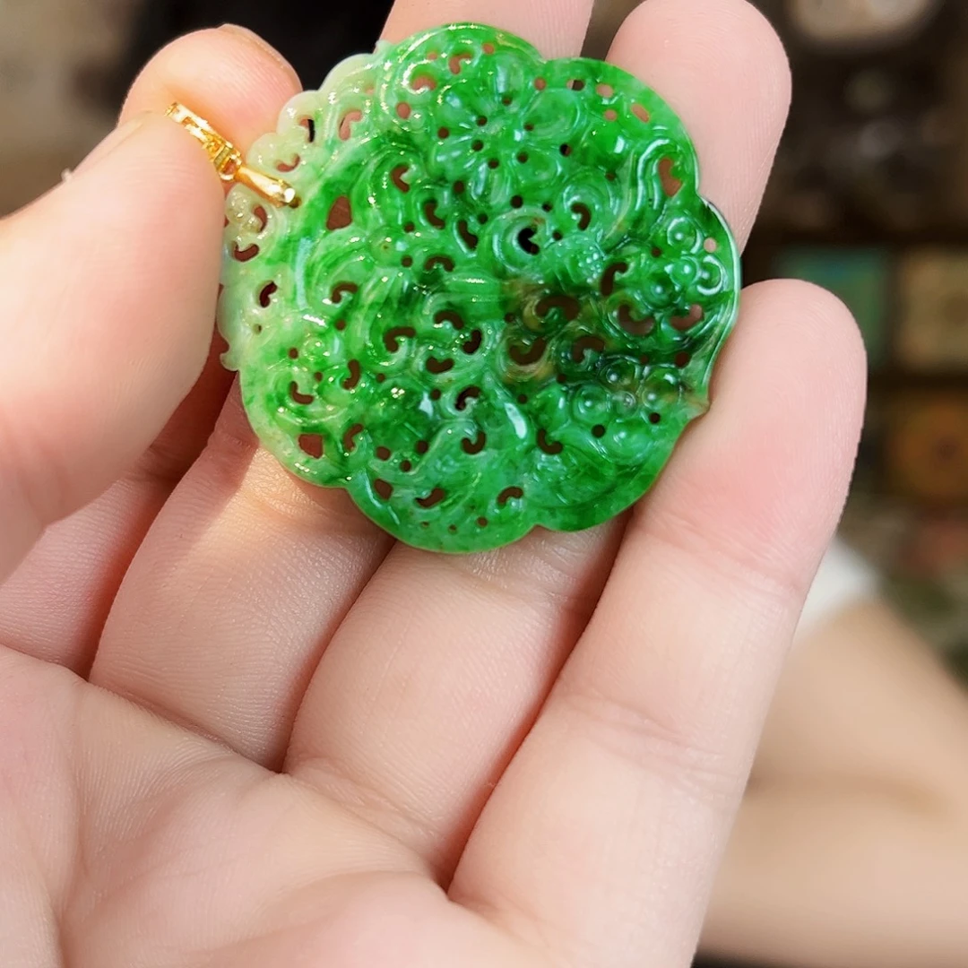 翡翠18K金镶嵌颈饰吊坠