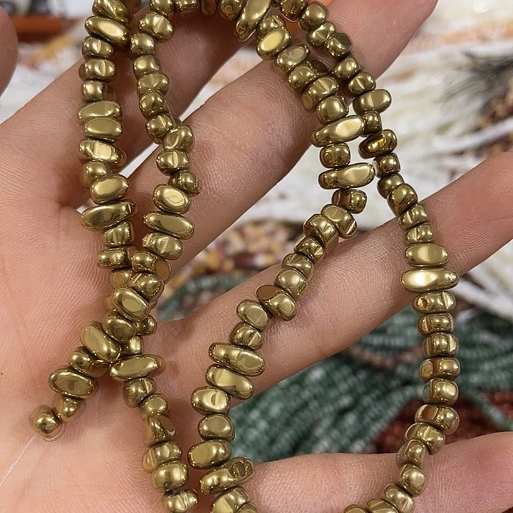 玛瑙/玉髓合金珠宝半成品一条金色随形碎银子