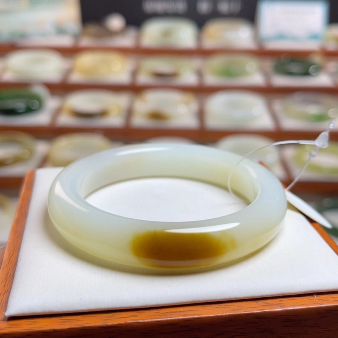 【闪购商品】未镶嵌手镯和田玉