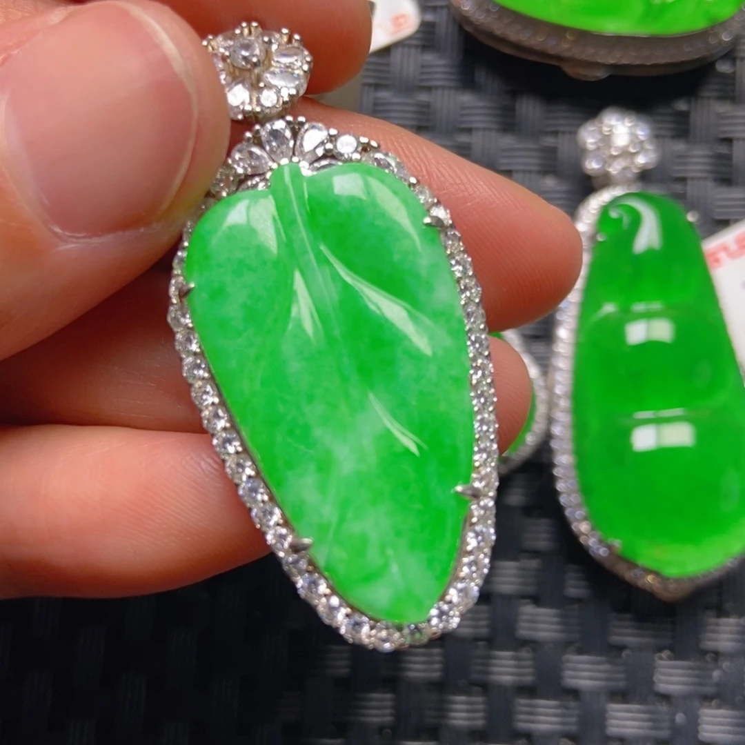 翡翠银S925镶嵌颈饰树叶吊坠