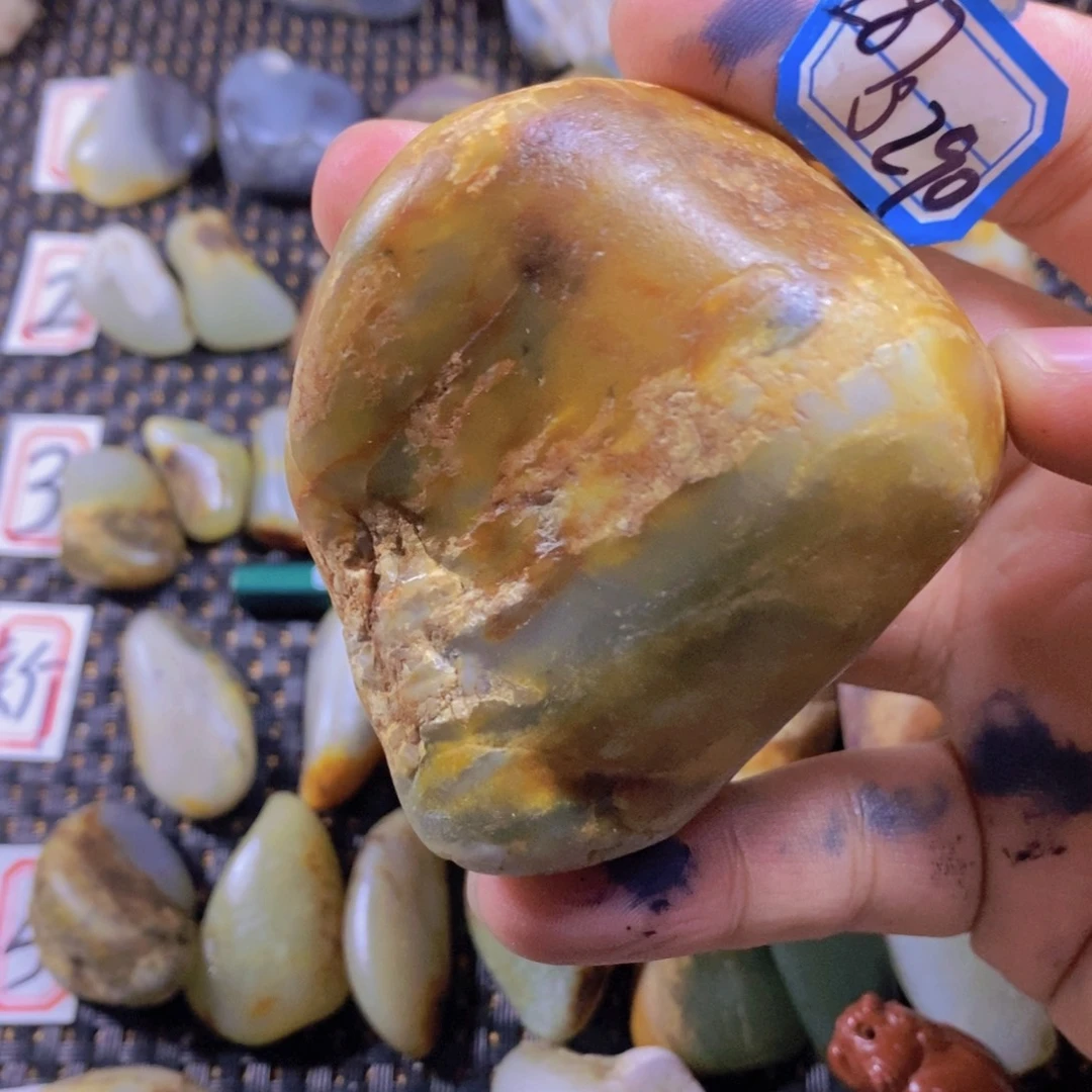 和田玉（糖玉）未镶嵌颈饰