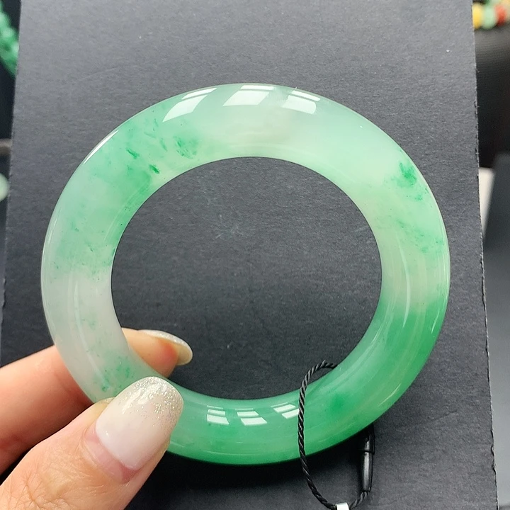 未镶嵌手镯石英质玉