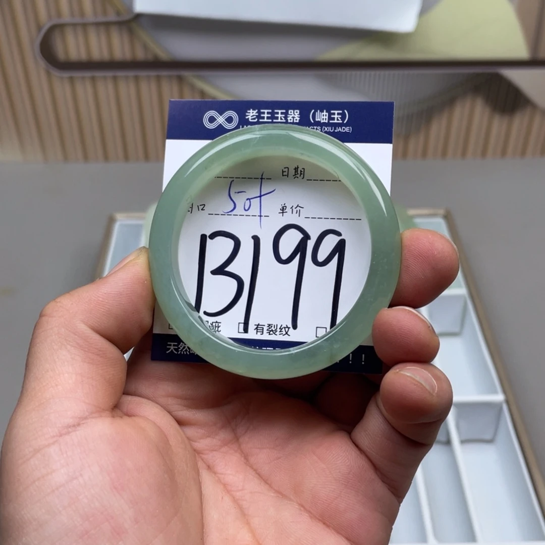 岫玉手镯手镯未镶嵌