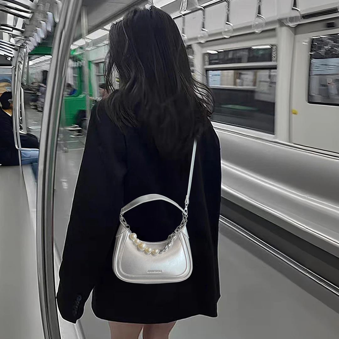 银色超火手提马鞍包包女式2025新款夏天轻奢小众设计高级感斜挎包