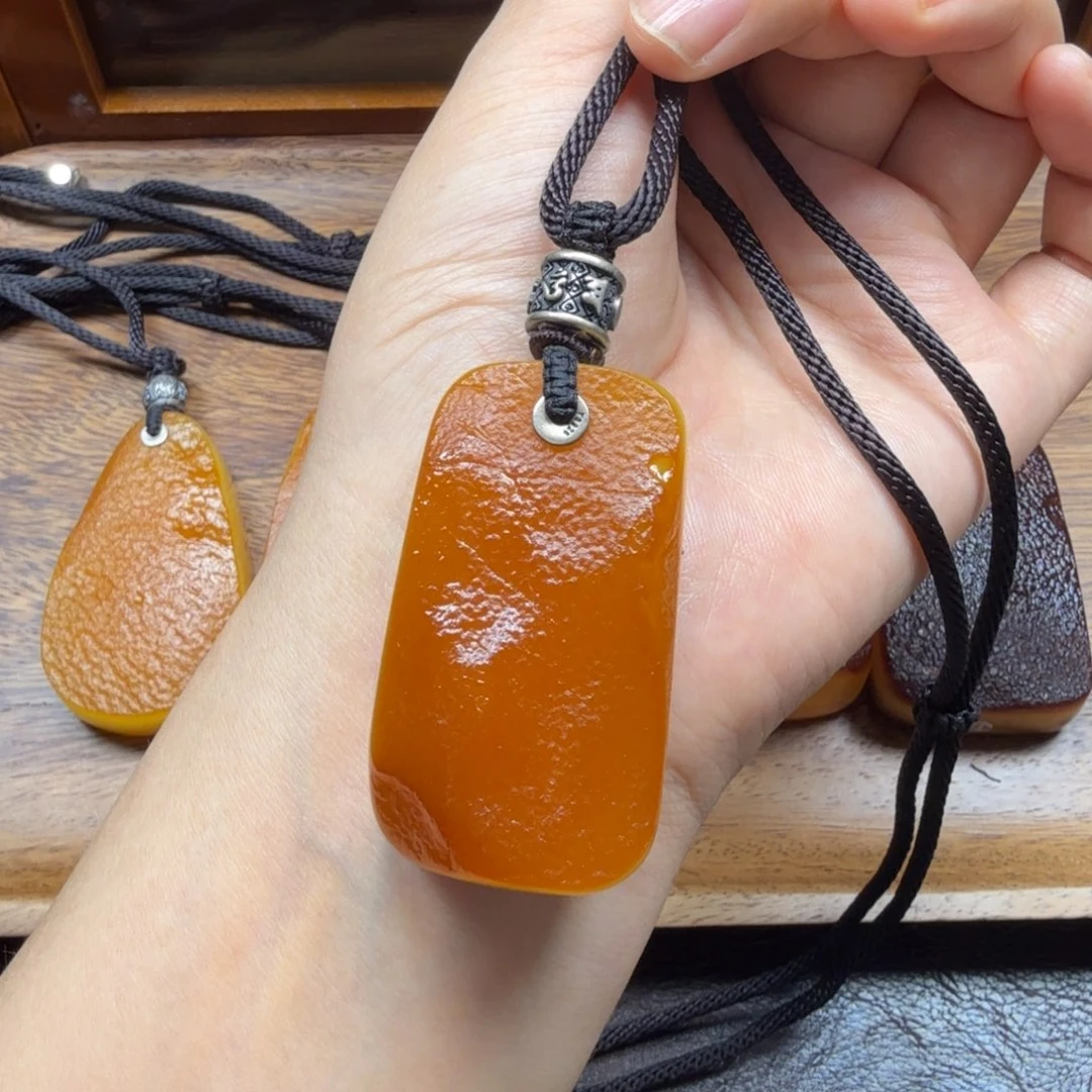 未镶嵌吊坠(赠链)琥珀