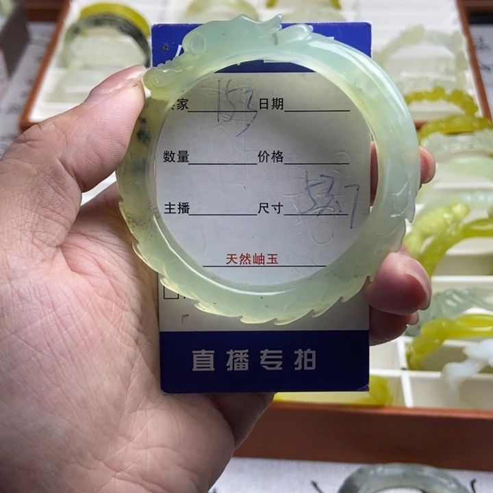 未镶嵌蛇纹石玉颈饰