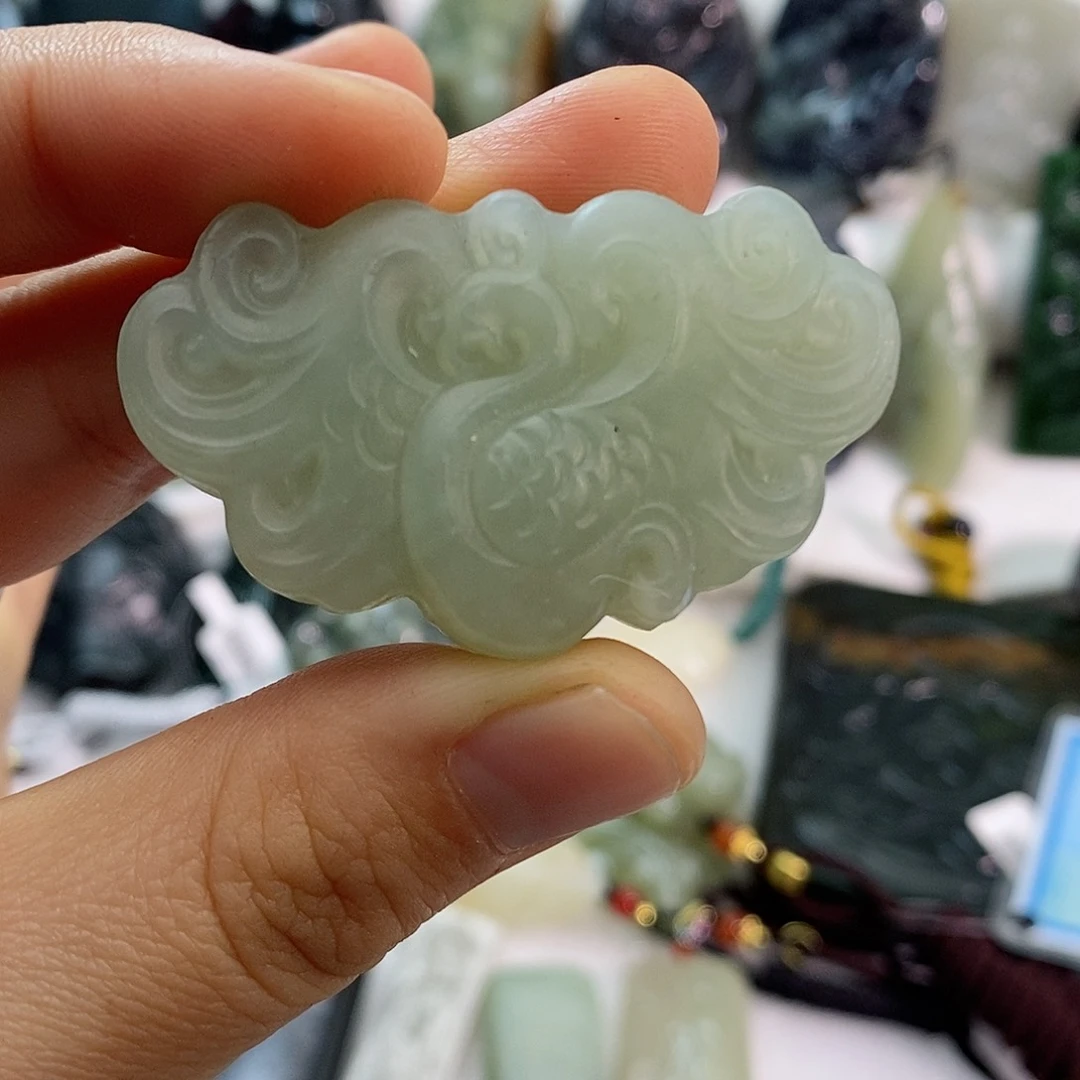 和田玉（糖玉）颈饰足铂镶嵌