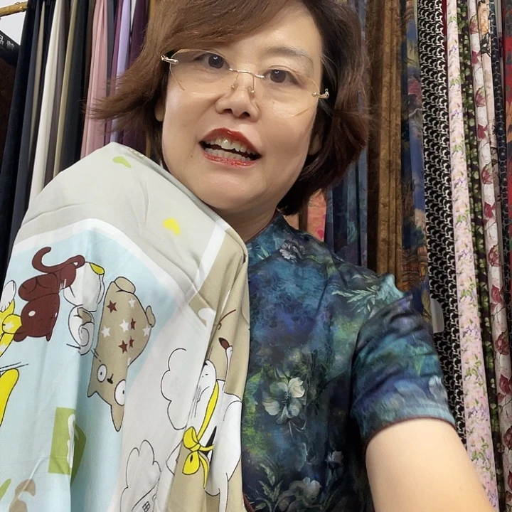 小狗加被被子被子