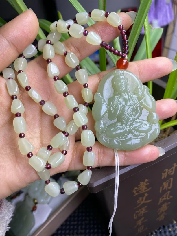 和田玉大势至菩萨挂件吊坠