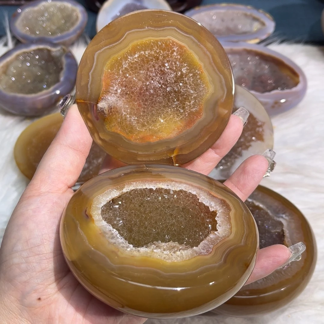 未镶嵌水晶大型摆件（非配饰）澳****?