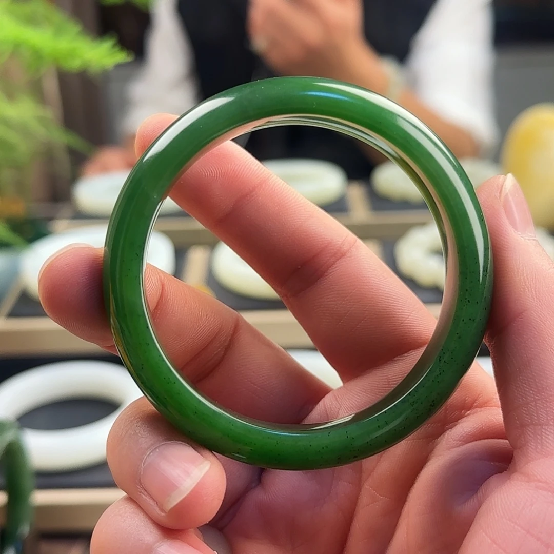 和田玉未镶嵌手镯