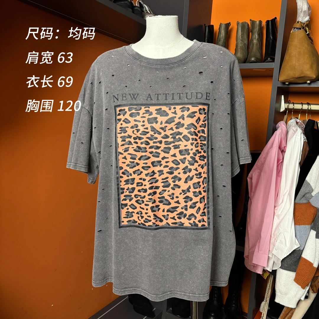 拍照过的灰色体恤YF84