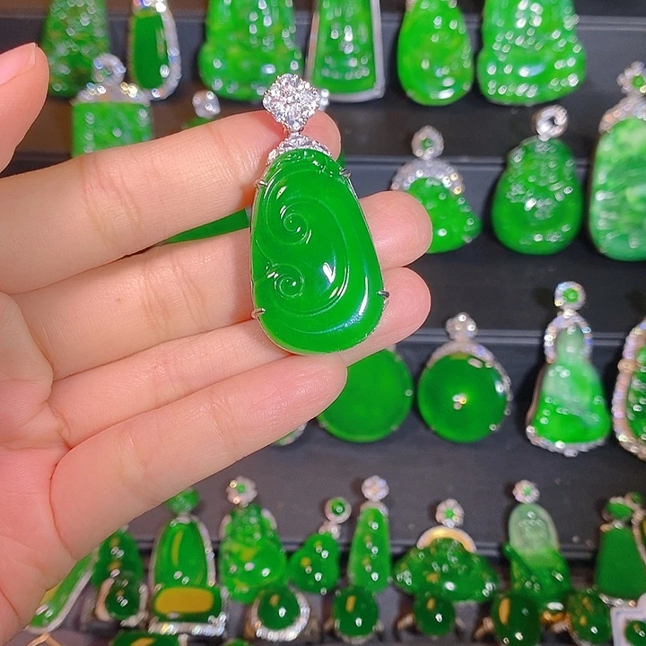 翡翠银S925镶嵌颈饰是