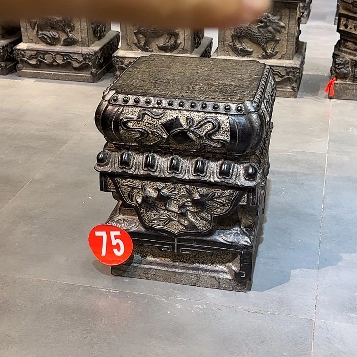 成***哥石材纯天然青石整石雕刻