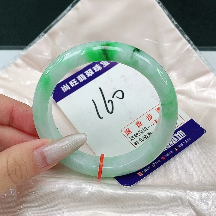 翡翠手镯未镶嵌翡翠12