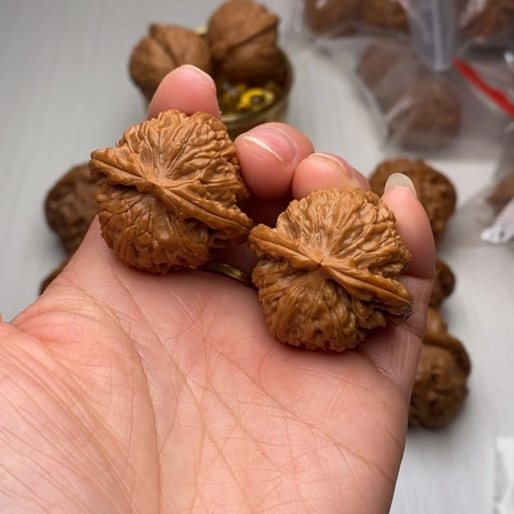 核桃把件文玩核桃白狮子