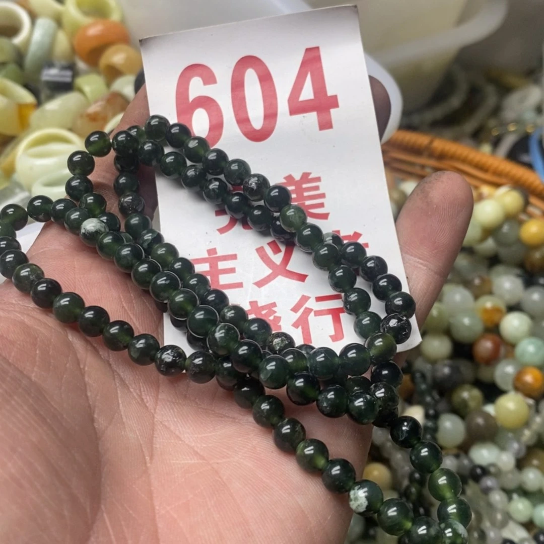 蛇纹石玉挂坠未镶嵌