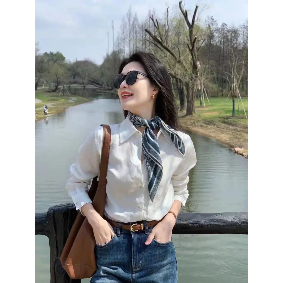 洋气衣服女时尚白色衬衫上衣搭配高腰蓝色休闲微喇直筒牛仔裤套装