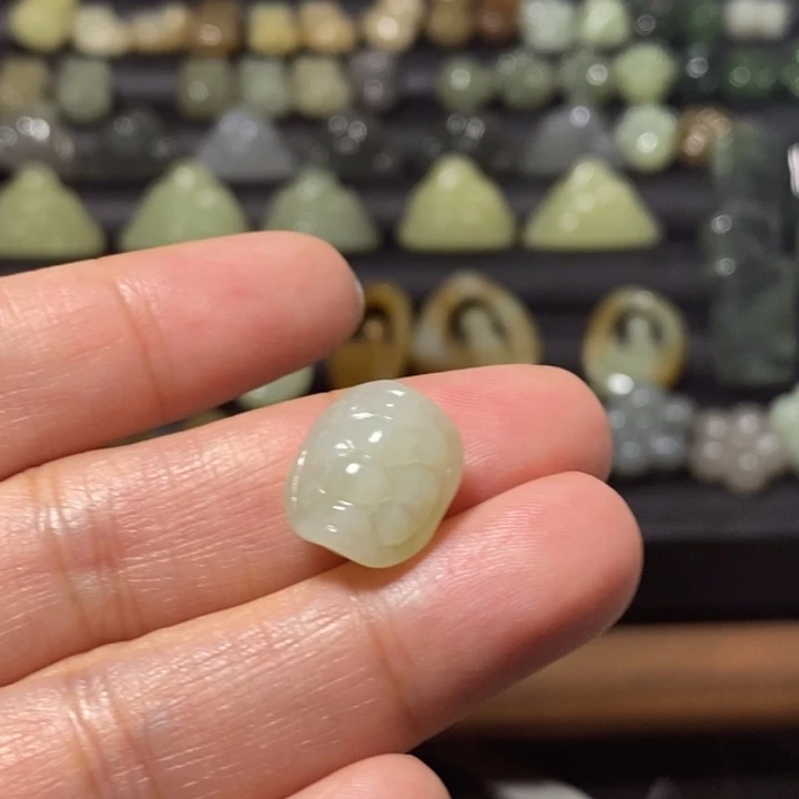 和田玉未镶嵌手链微瑕有棉