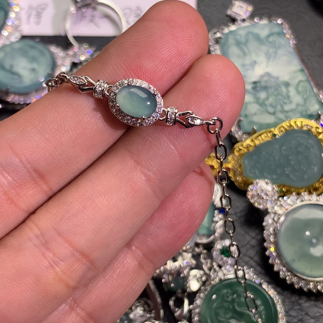 翡翠颈饰未镶嵌手链