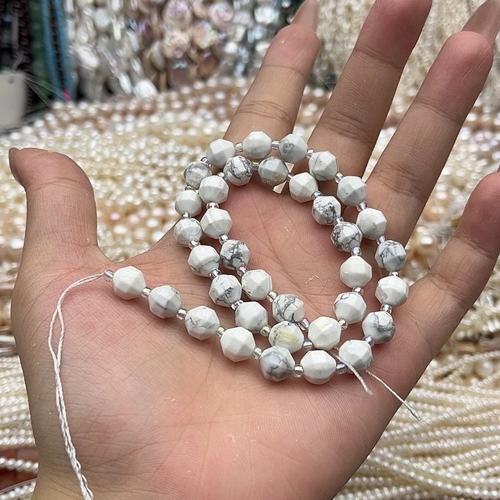 玛瑙/玉髓未镶嵌珠宝半成品一条8mm左右白松刻面