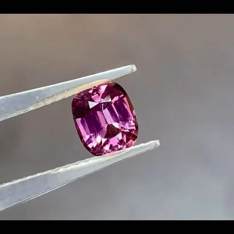 尖晶石，1.95克拉