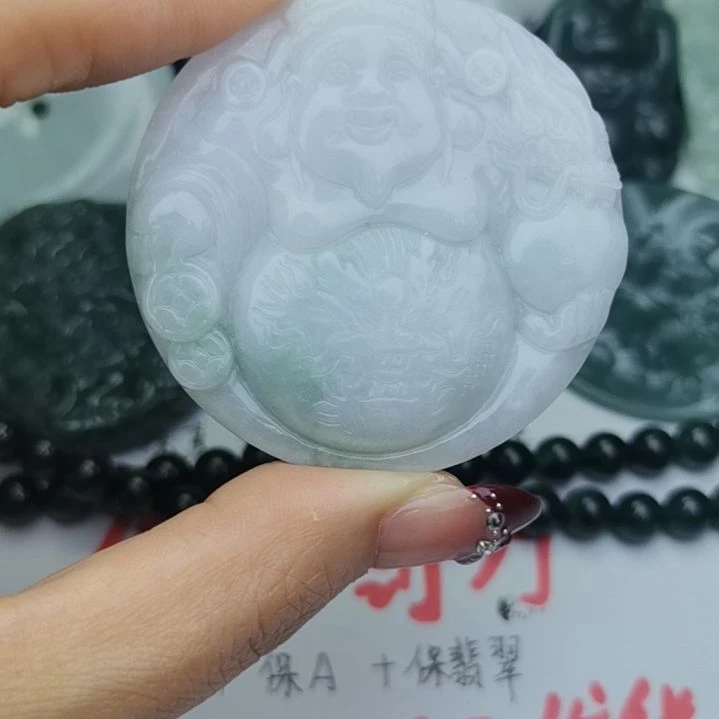 翡翠颈饰未镶嵌天然的A货翡翠